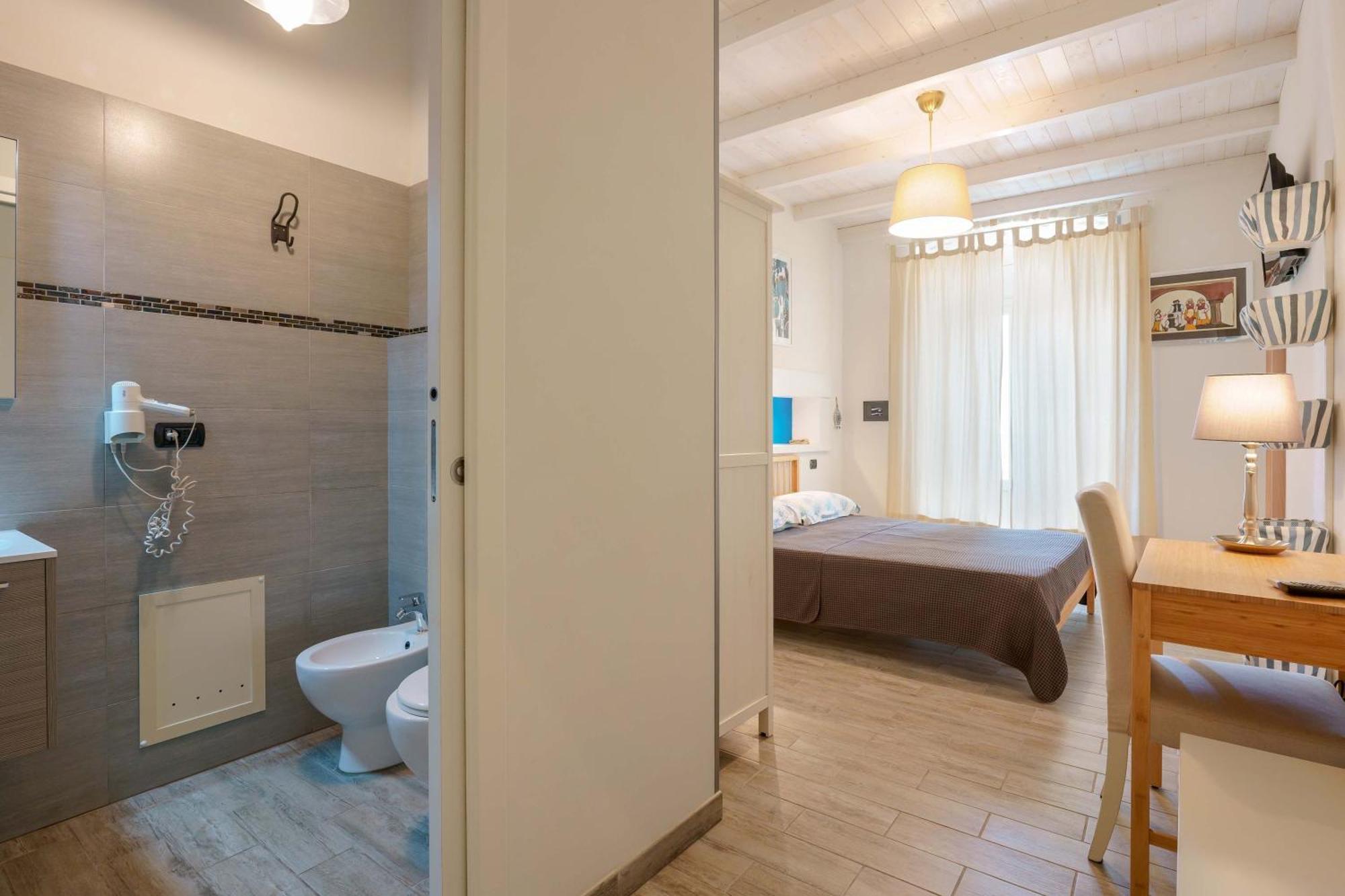 Double Room Private Bathroom
